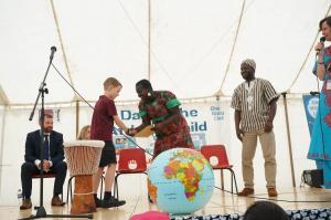 DAC 2018 DSC01851 Presenting gifts