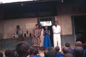 09.Leading-the-singing