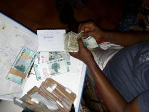 Counting cash. 12,000 Leones=£1 in 2020