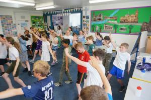 Joining-in-online-dancing-02-with-Aissatou-Diop-