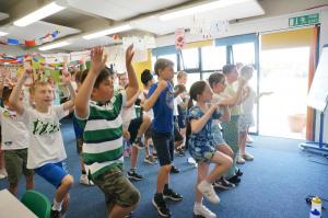 Joining-in-online-dancing-03-with-Aissatou-Diop-