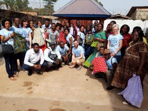 Teacher workshops - Teachers in front of the ecobrick shelter-bar